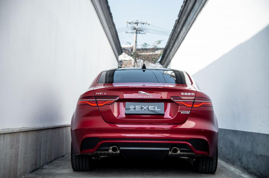  Jaguar XE L P250 HSE R-Dynamic 2019 года  (CN) (фото 22 из 31)